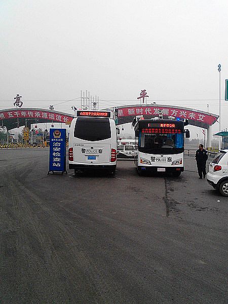 躍迪移動警務(wù)室高平市接車儀式。