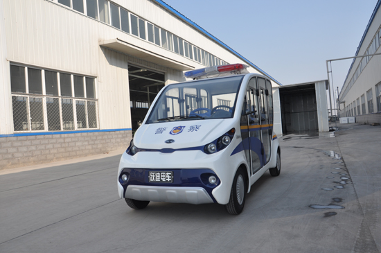 躍迪封閉電動巡邏車開進河北傳媒學院