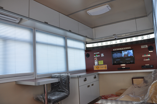 四川成都移動(dòng)警務(wù)室上街，為“清網(wǎng)行動(dòng)”攻堅(jiān)