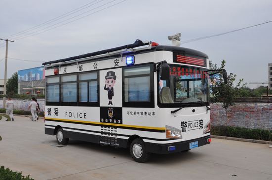 四川成都移動(dòng)警務(wù)室上街，為“清網(wǎng)行動(dòng)”攻堅(jiān)