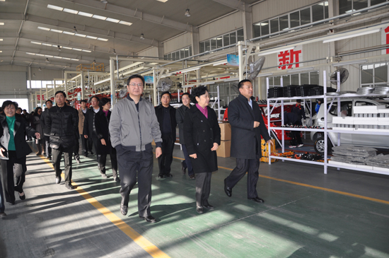 市政協(xié)主席王華清、副市長蔣文紅一行領(lǐng)導(dǎo)到河北新宇宙視察指導(dǎo)