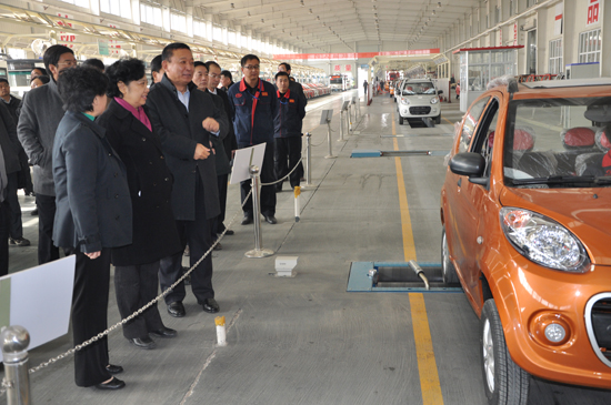 市政協(xié)主席王華清、副市長蔣文紅一行領(lǐng)導(dǎo)到河北新宇宙視察指導(dǎo)