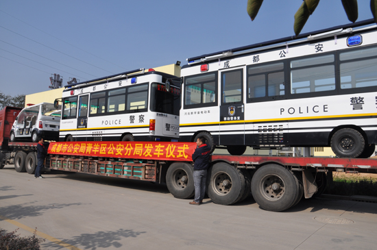 四川成都：新型移動(dòng)警務(wù)室發(fā)車，需求下的定制服務(wù)