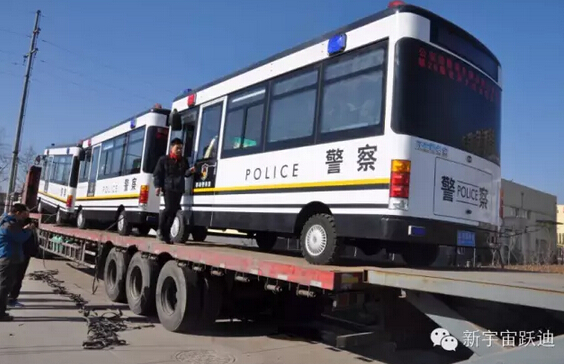 躍迪移動警務(wù)室發(fā)車成都—便民利民