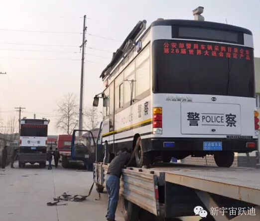 躍迪移動警務室發(fā)車河北高速—全天候執(zhí)勤，確保人民安全