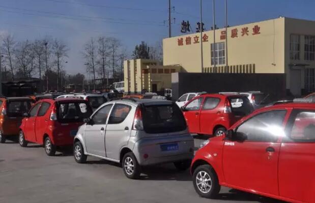 躍迪電動汽車批量發(fā)車昆明—節(jié)能環(huán)保▶◀綠色出行