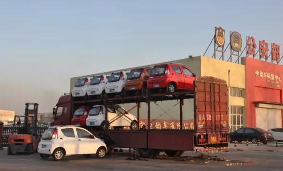 躍迪電動汽車批量發(fā)車昆明—節(jié)能環(huán)保▶◀綠色出行