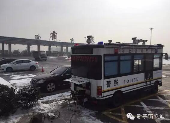 躍迪移動警務(wù)室執(zhí)勤于霍寨收費(fèi)站—為環(huán)保交通事業(yè)做貢獻(xiàn)