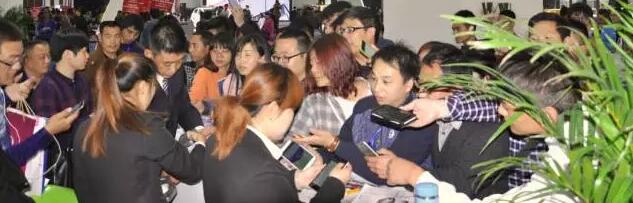 躍迪汽車強(qiáng)勢(shì)登錄南京新能源汽車展，引領(lǐng)行業(yè)發(fā)展新軌道