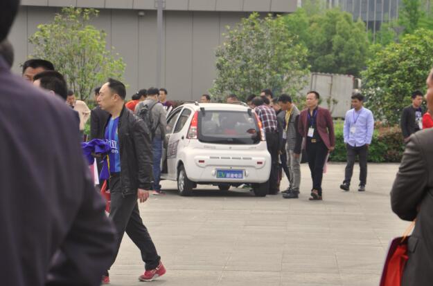 躍迪汽車強(qiáng)勢(shì)登錄南京新能源汽車展，引領(lǐng)行業(yè)發(fā)展新軌道