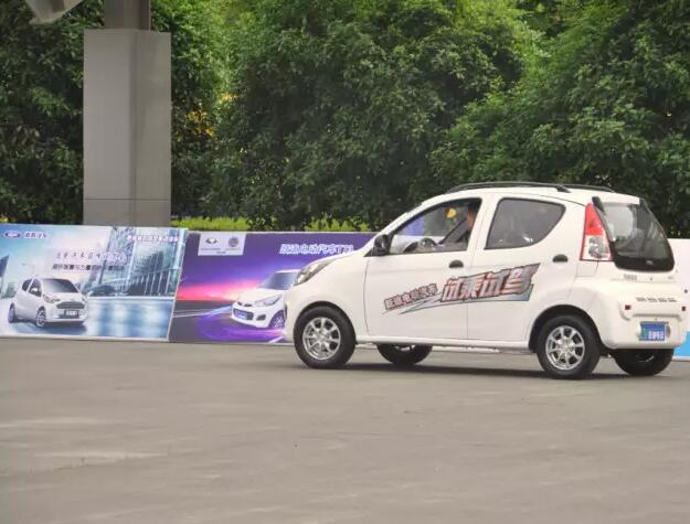 躍迪汽車強(qiáng)勢(shì)登錄南京新能源汽車展，引領(lǐng)行業(yè)發(fā)展新軌道