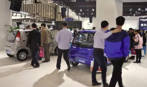 躍迪汽車強(qiáng)勢(shì)登錄南京新能源汽車展，引領(lǐng)行業(yè)發(fā)展新軌道