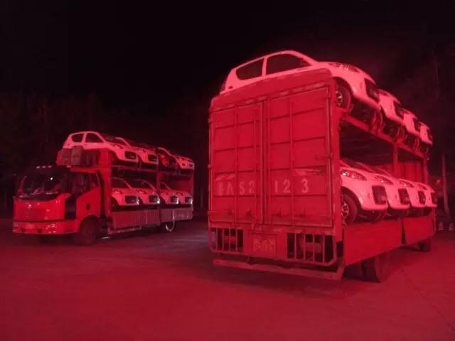 電動汽車出發(fā)了。