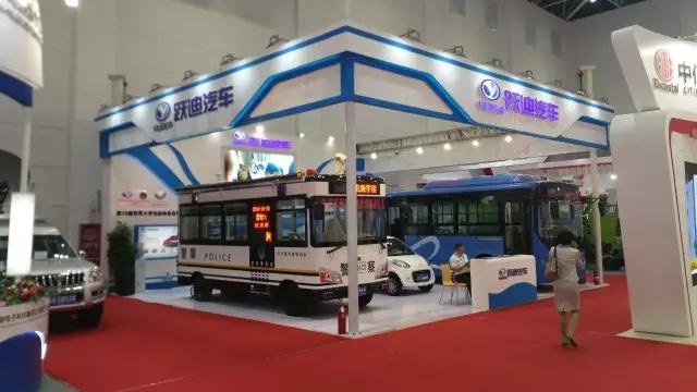 河北省長(zhǎng)張慶偉、省政協(xié)主席付志方、省人大副主任楊崇勇蒞臨躍迪新能源汽車展位考察指導(dǎo)