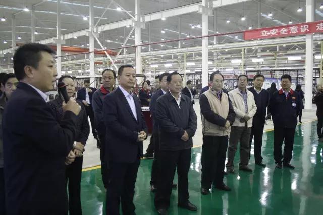 全國(guó)政協(xié)副主席劉曉峰到躍迪集團(tuán)旗下陜西躍迪新能源汽車有限公司調(diào)研