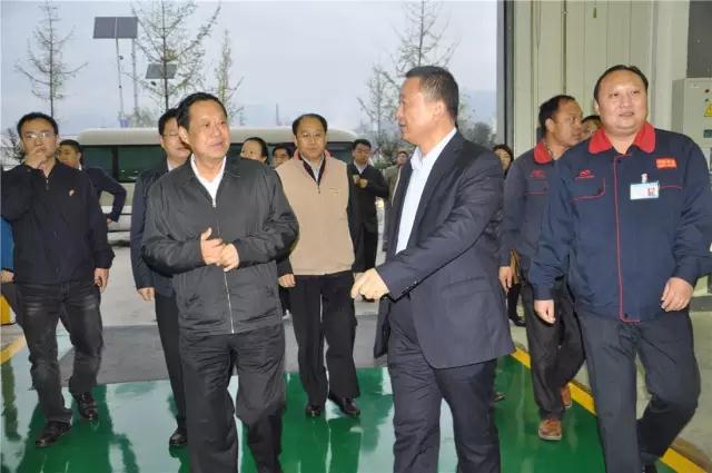 全國(guó)政協(xié)副主席劉曉峰到躍迪集團(tuán)旗下陜西躍迪新能源汽車有限公司調(diào)研