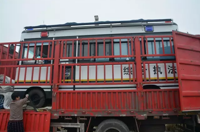 移動(dòng)警務(wù)室圖片