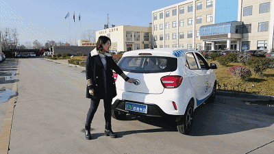 電動(dòng)轎車(chē)圖片及價(jià)格