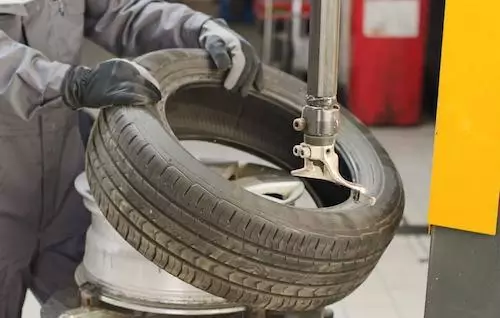 汽車夏天容易爆胎，是因?yàn)檫@些技巧!