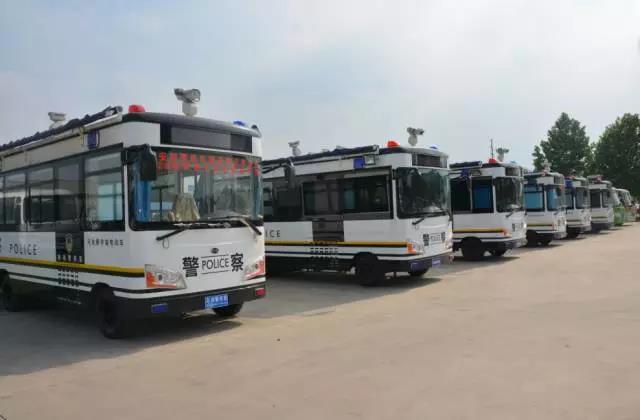 躍迪電動流動警務室集合完畢，準備裝車