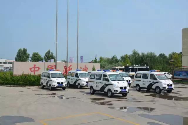 躍迪電動(dòng)城管巡邏車(chē)