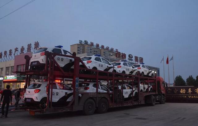 電動(dòng)巡邏車待發(fā)完畢