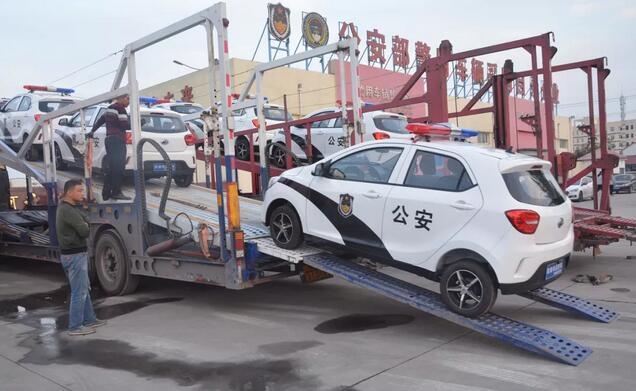 躍迪警用電動(dòng)巡邏車等待裝車