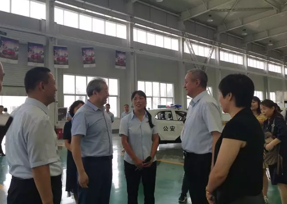 河北省政協(xié)副主席盧曉光，河北省委統(tǒng)戰(zhàn)部副部長、省工商聯(lián)黨組書記郭翠朵率調(diào)研組到躍迪集團開展重點提案督辦調(diào)研