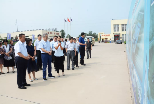 河北省政協(xié)副主席盧曉光，河北省委統(tǒng)戰(zhàn)部副部長、省工商聯(lián)黨組書記郭翠朵率調(diào)研組到躍迪集團開展重點提案督辦調(diào)研