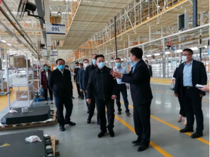 四川省人大常委會(huì)黨組副書記、副主任黃新初蒞臨躍迪國躍新能源汽車產(chǎn)業(yè)園調(diào)研