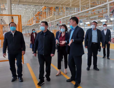 四川省人大常委會(huì)黨組副書記、副主任黃新初蒞臨躍迪國躍新能源汽車產(chǎn)業(yè)園調(diào)研
