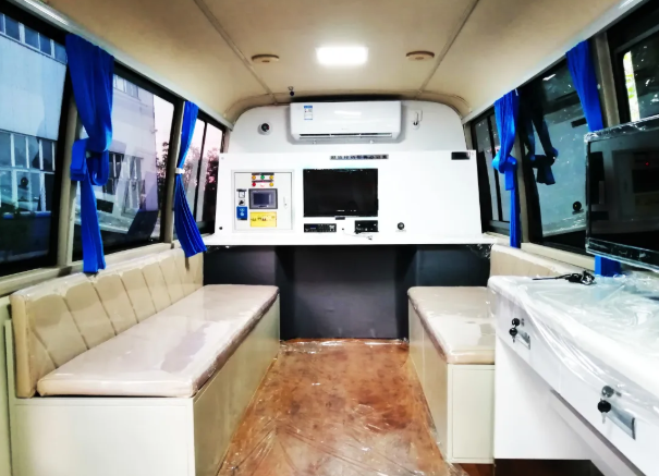 躍迪移動(dòng)警務(wù)室發(fā)車(chē)新疆 警務(wù)保障服務(wù)再升級(jí)