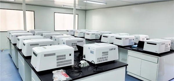 日檢20萬(wàn)人—躍迪核酸檢測(cè)實(shí)驗(yàn)室10天建成，調(diào)試完畢即將投入使用