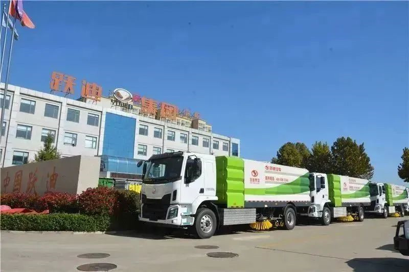 道路深度清潔好幫手丨躍迪純電動(dòng)洗掃車(chē)