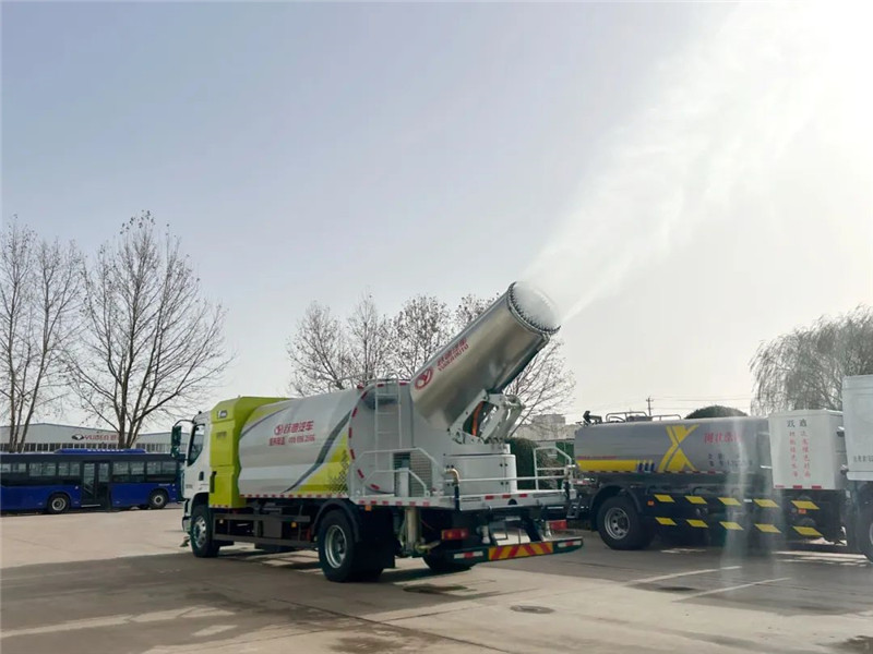 低碳環(huán)保 除霾降塵丨躍迪新能源多功能抑塵車、清洗車強(qiáng)強(qiáng)組合