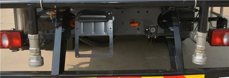 躍迪集團(tuán)新能源多功能抑塵車(chē)——低碳環(huán)保、降溫除塵