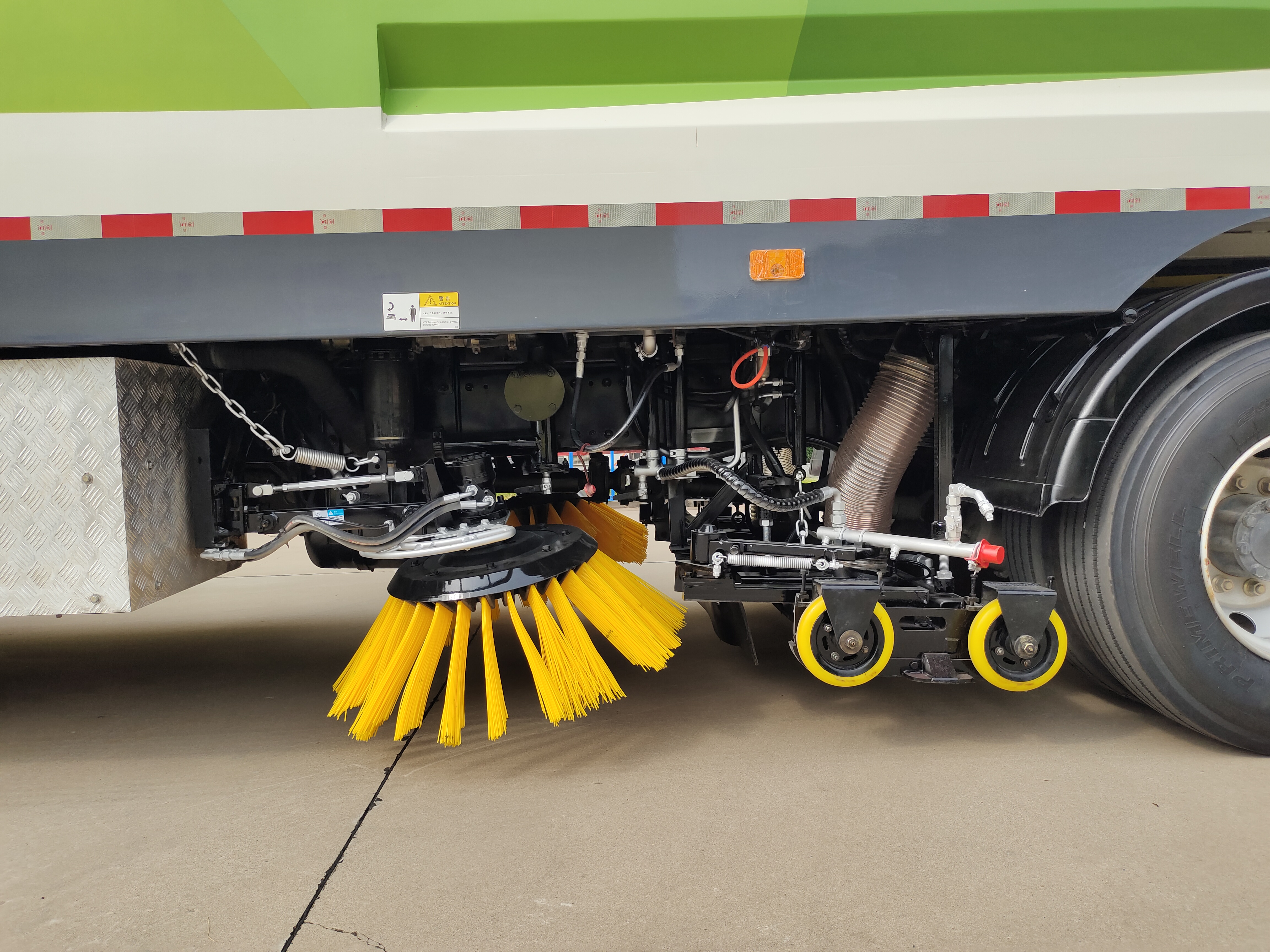 躍迪清掃車(chē) —— 為城市顏值加分，為美好生活助力