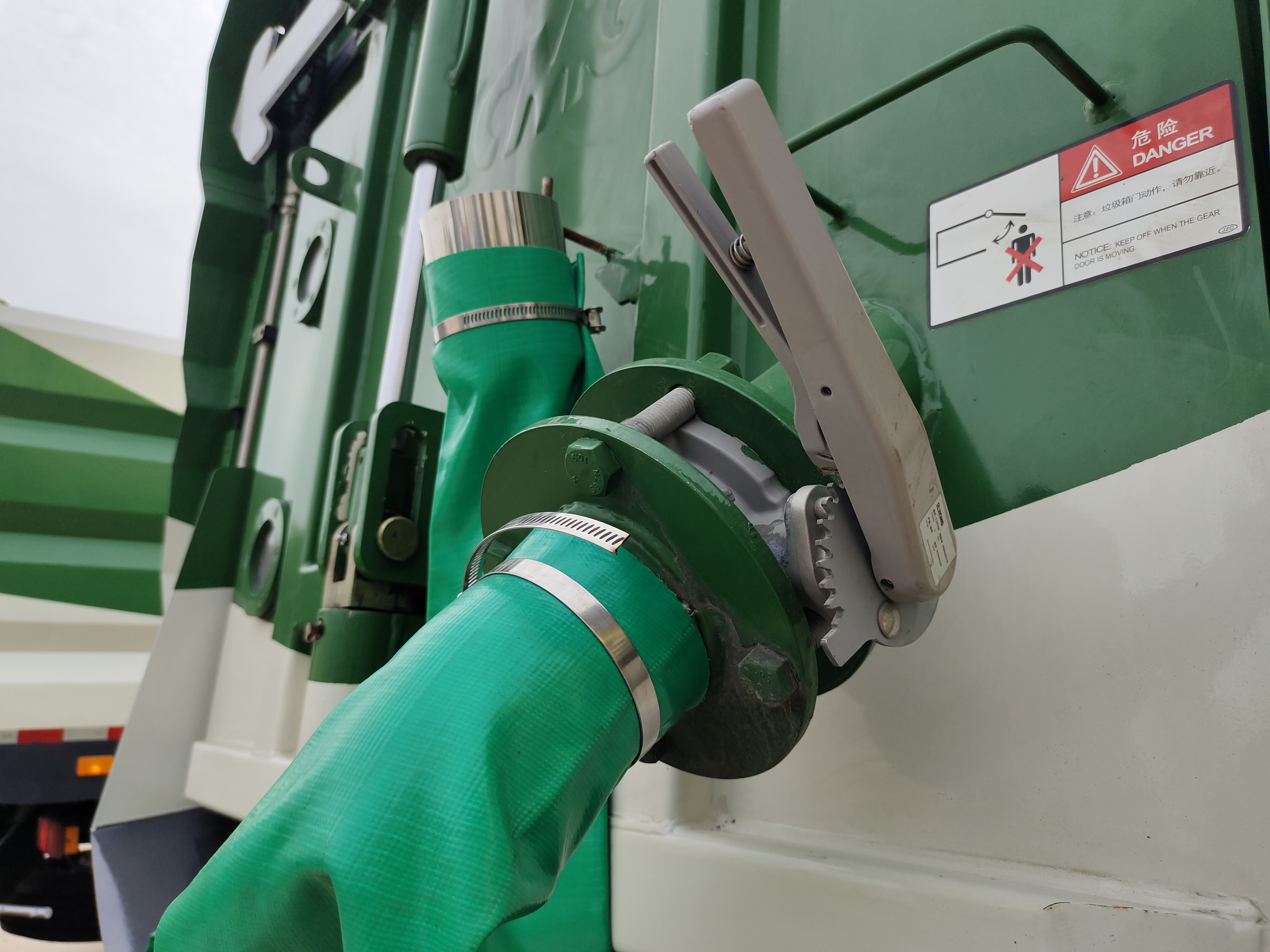 躍迪清掃車(chē) —— 為城市顏值加分，為美好生活助力