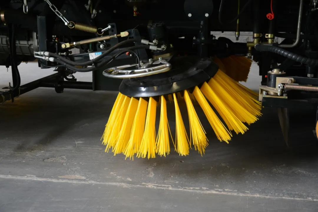 高效清掃，首選躍迪新能源清掃車