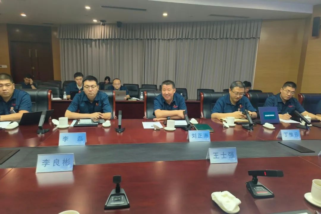 鋰業(yè)巨頭贛鋒鋰業(yè)董事長李良彬、躍迪集團(tuán)董事長呂洪濤聯(lián)袂造訪中國重汽，與劉正濤董事長洽談新能源領(lǐng)域合作前景